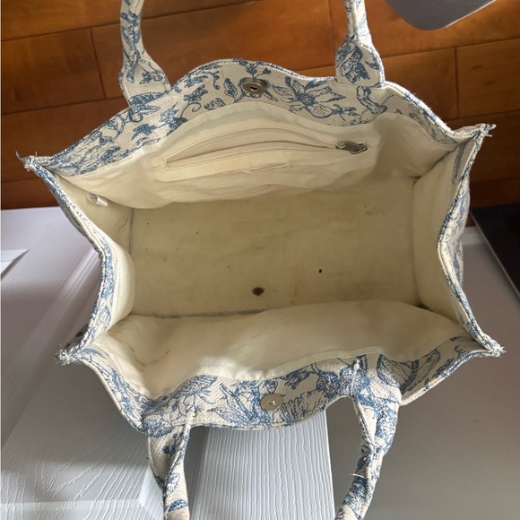 Jeanna Floral Canvas Tote Bag Blue
- Blue and Cream - originally 56.00 - Picture 2 of 2